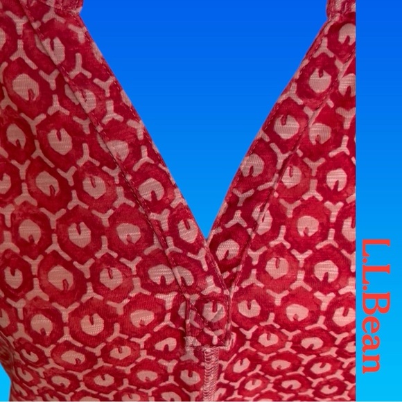 ⭐️HP⭐️ Fitted Red and White Short Sleeve Blouse - Picture 4 of 8